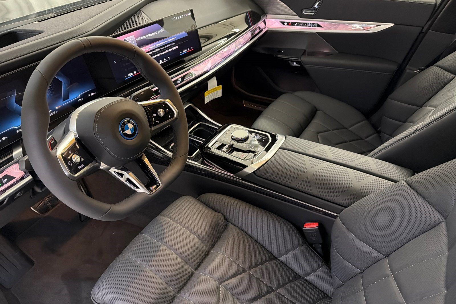 Used 2026 BMW i7 xDrive60 AWD/4WD image 4