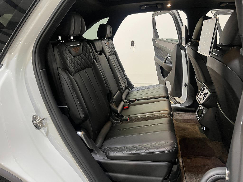 Used 2019 Bentley Bentayga image 14