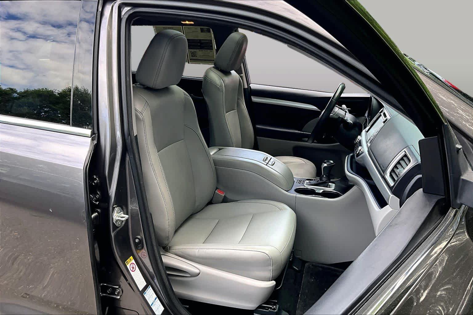 Used 2016 Toyota Highlander XLE AWD/4WD image 8