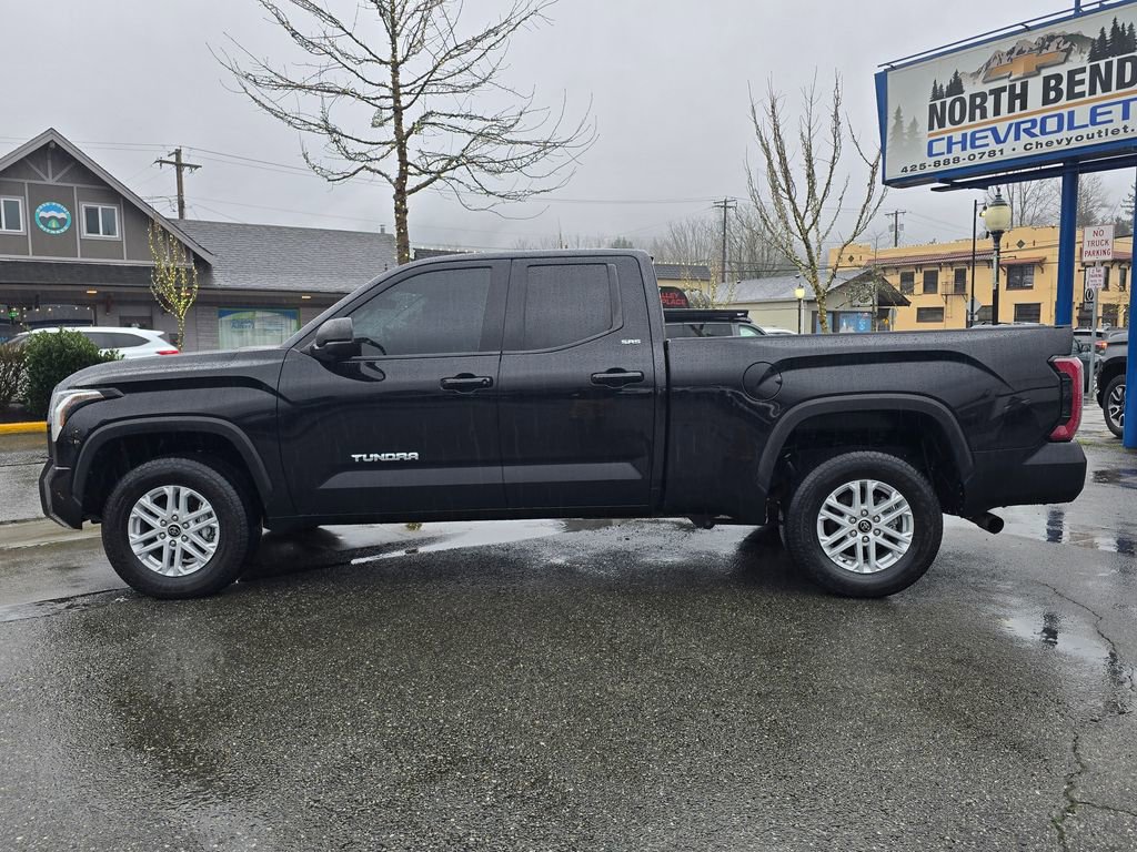 Used 2022 Toyota Tundra SR5 w/ SR5 Premium Package AWD/4WD image 8