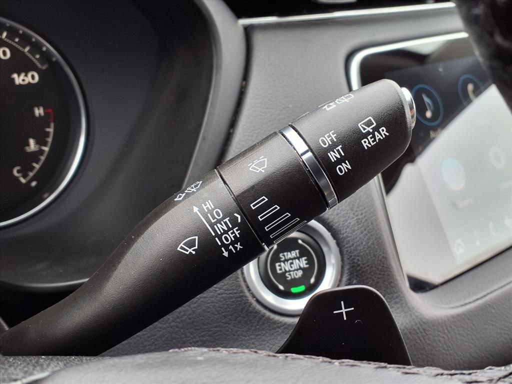 Used 2023 Cadillac XT4 Luxury w/ Cold Weather Package image 20