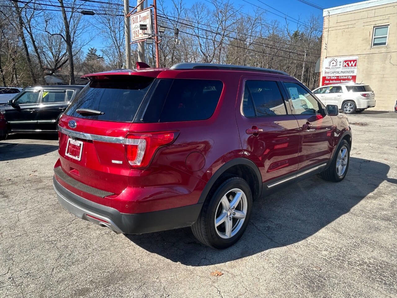 Used 2016 Ford Explorer XLT w/ Equipment Group 202A image 14