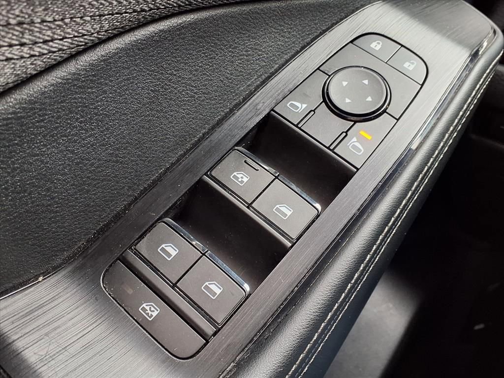 Used 2023 Nissan Rogue SV image 9