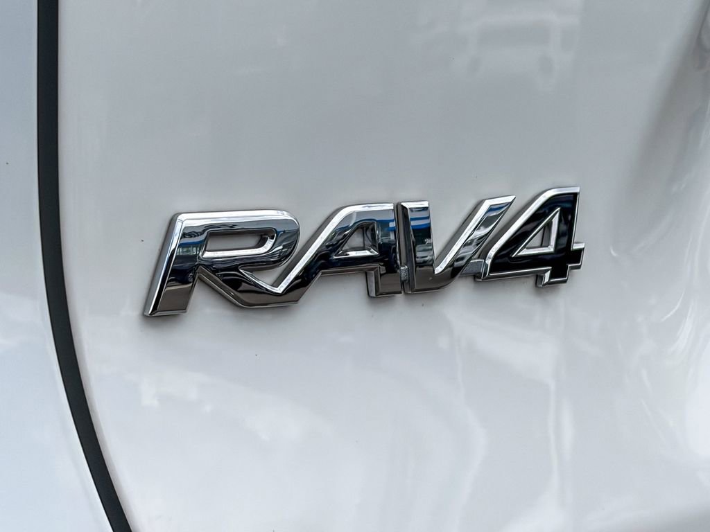 Used 2023 Toyota RAV4 LE AWD/4WD image 9