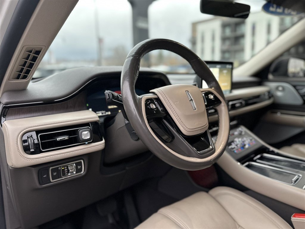Used 2022 Lincoln Aviator Reserve w/ Equipment Group 201A image 22