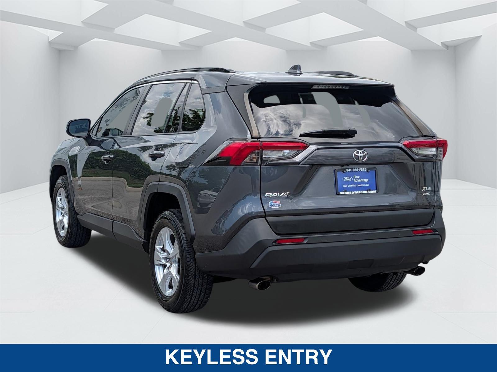 Used 2020 Toyota RAV4 XLE AWD/4WD image 7