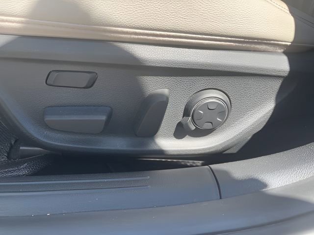 Used 2022 Genesis G70 3.3T w/ Sport Advanced Package image 13