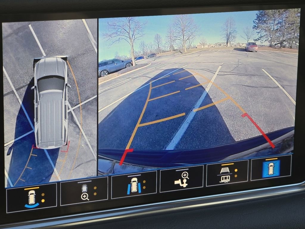 Used 2021 GMC Yukon Denali w/ Denali Premium Package image 8