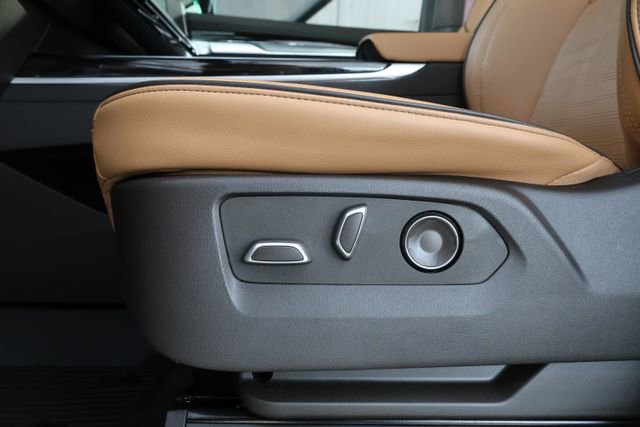 Used 2025 Cadillac Escalade Premium Luxury image 28