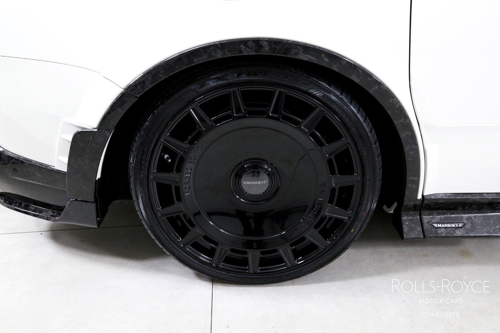 Used 2025 Rolls-Royce Cullinan Black Badge image 40