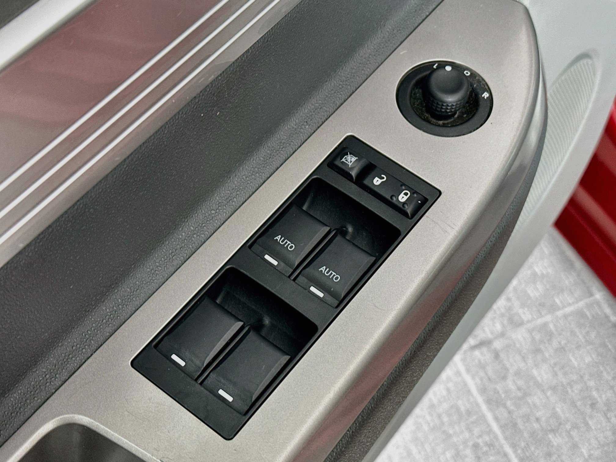 Used 2008 Chrysler Sebring Touring FWD image 16