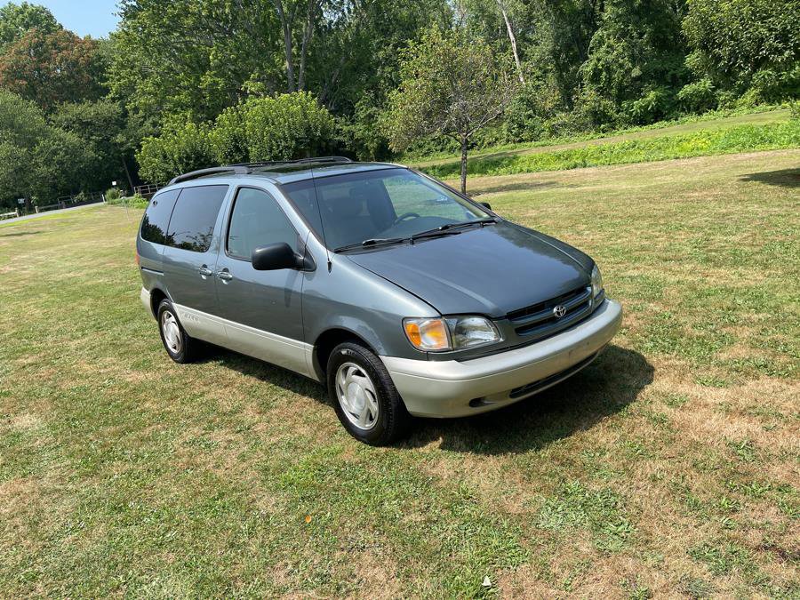 Used 1999 Toyota Sienna LE image 3