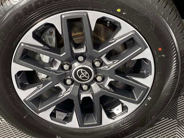 Used 2024 Toyota Tundra Limited image 32