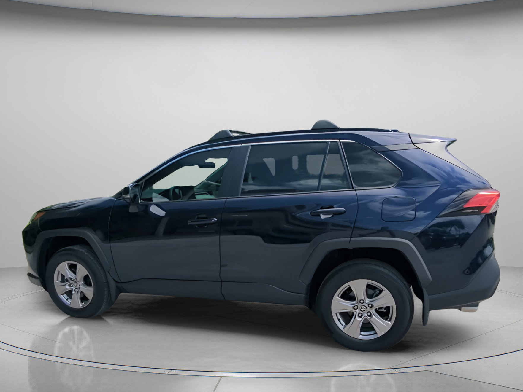 Used 2025 Toyota RAV4 XLE w/ Convenience Package FWD image 20