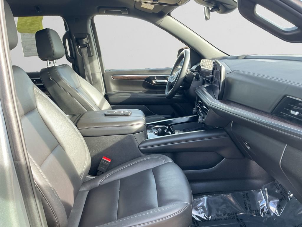Used 2025 Chevrolet Tahoe LT image 15