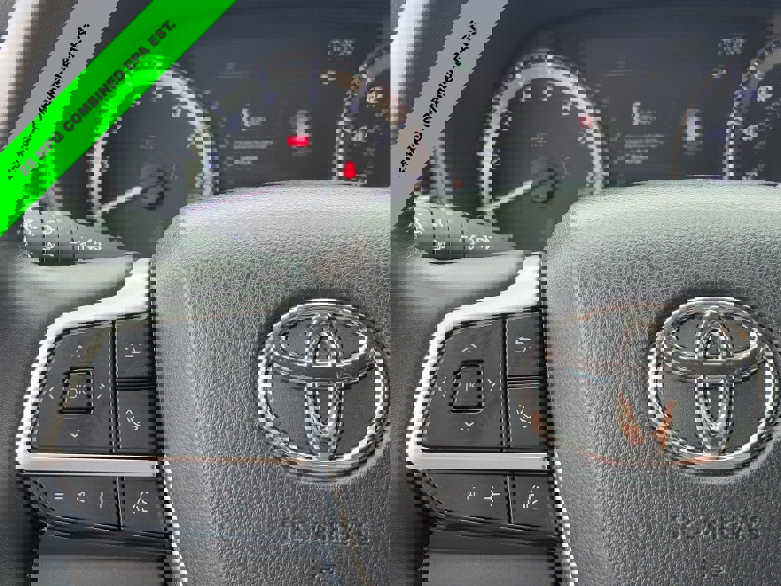 Used 2024 Toyota Highlander LE image 19