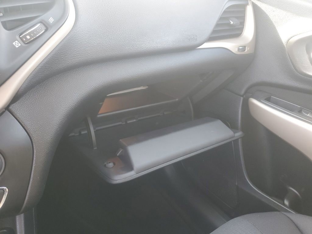 Used 2017 Jeep Cherokee Latitude w/ Comfort & Sound Group image 23