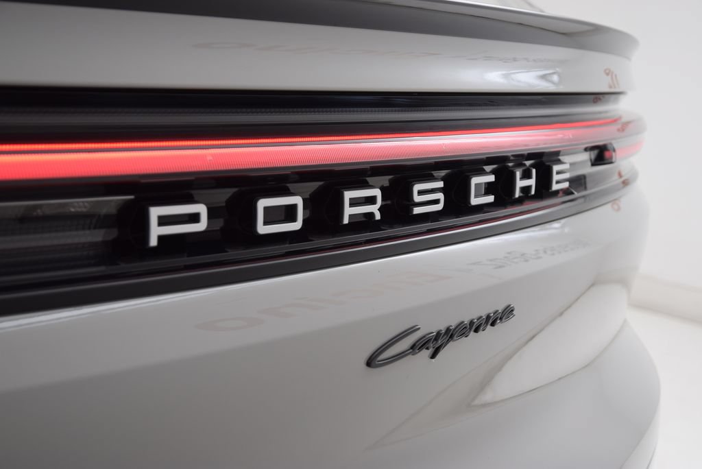 Used 2024 Porsche Cayenne Coupe AWD/4WD image 14
