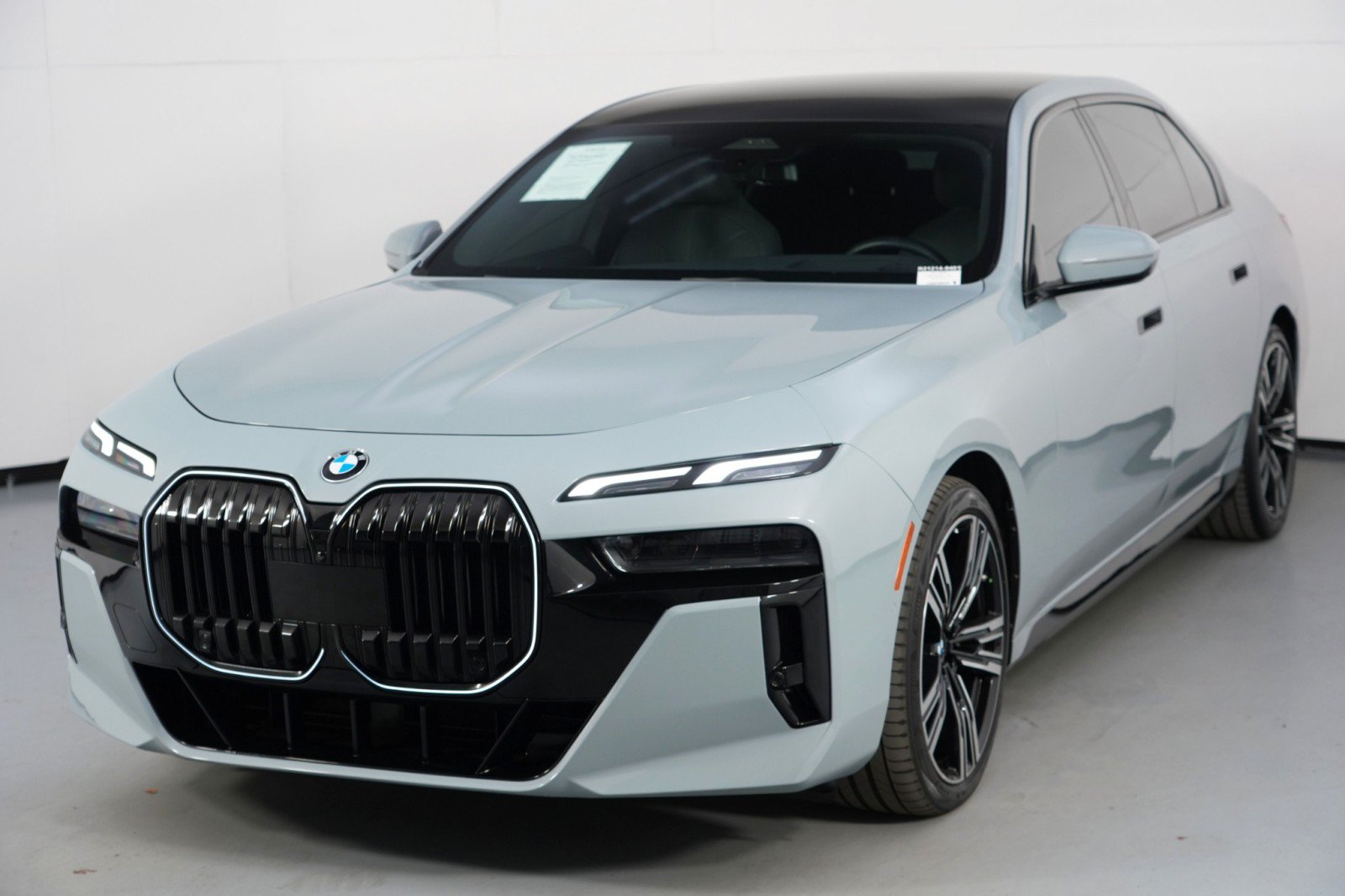 Used 2024 BMW 760i xDrive w/ Premium Package 2 AWD/4WD image 57