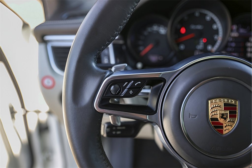 Used 2016 Porsche Macan Turbo image 17