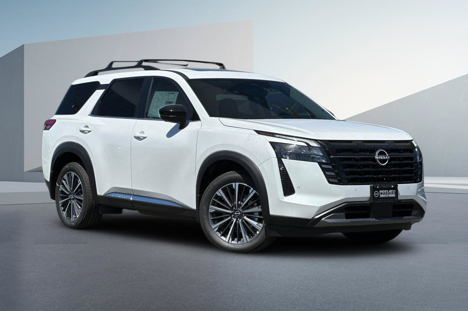 New 2026 Nissan Pathfinder Platinum FWD image 2