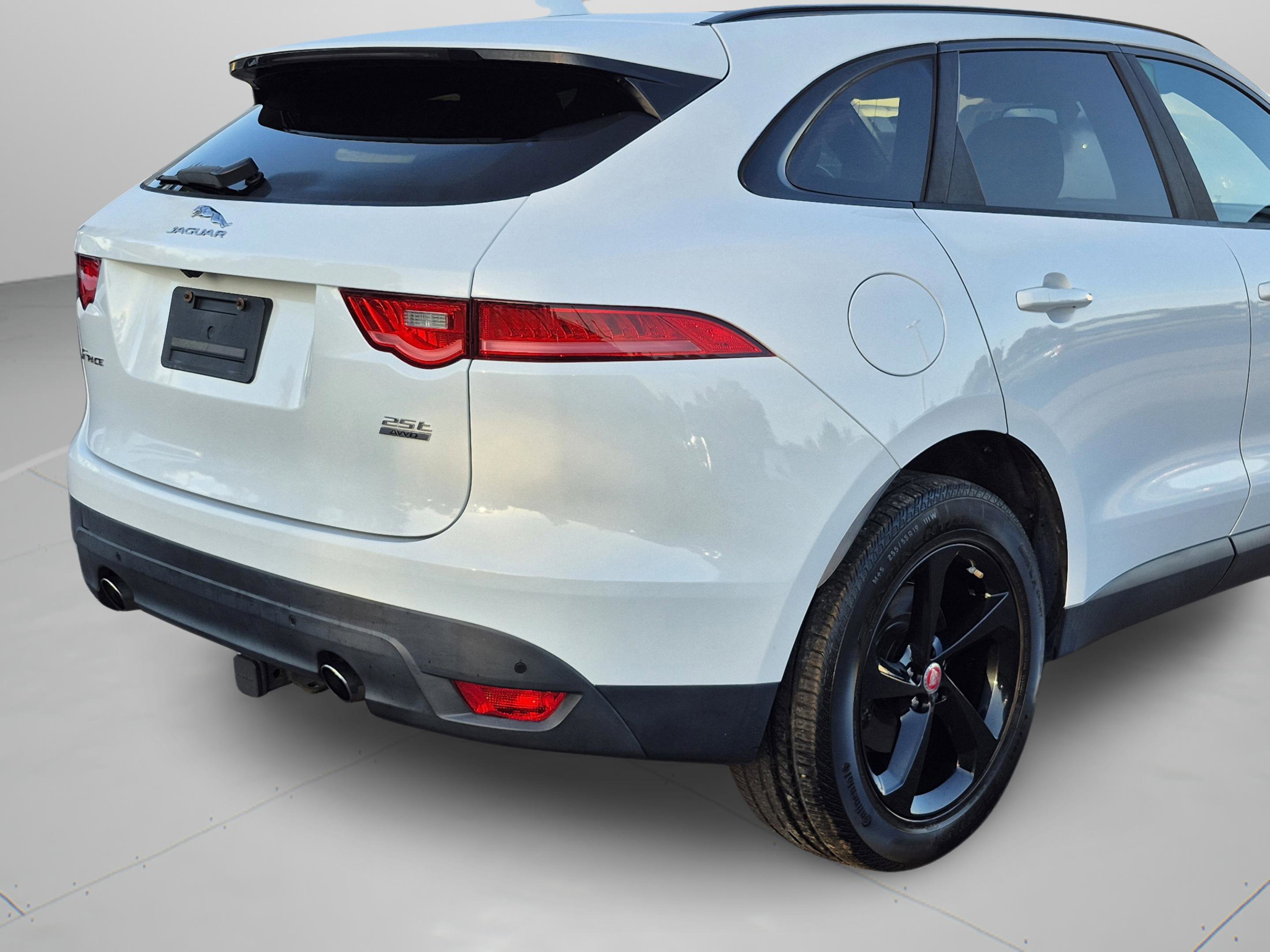 Used 2018 Jaguar F-PACE Premium AWD/4WD image 32