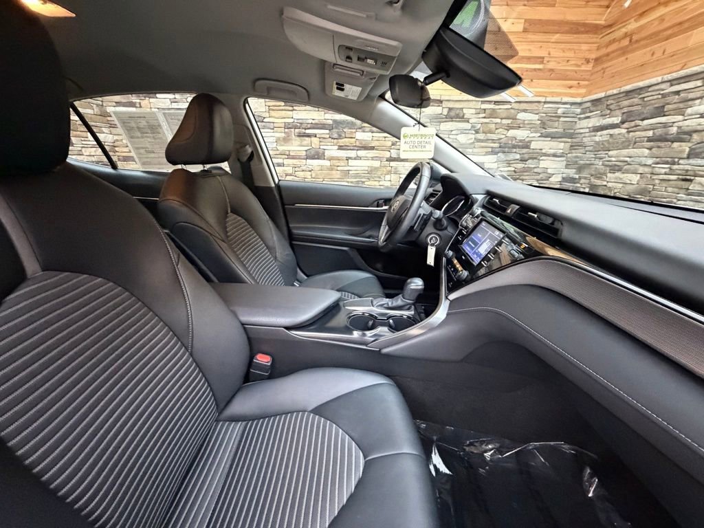 Used 2020 Toyota Camry SE image 14