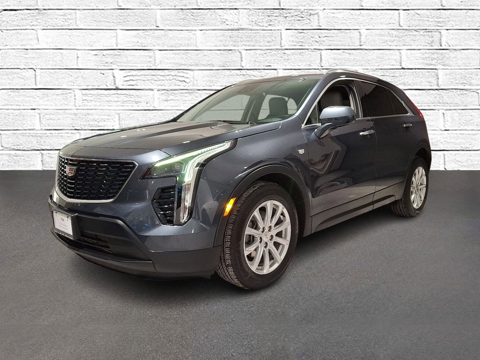 Used 2021 Cadillac XT4 Luxury w/ Cold Weather Package image 2