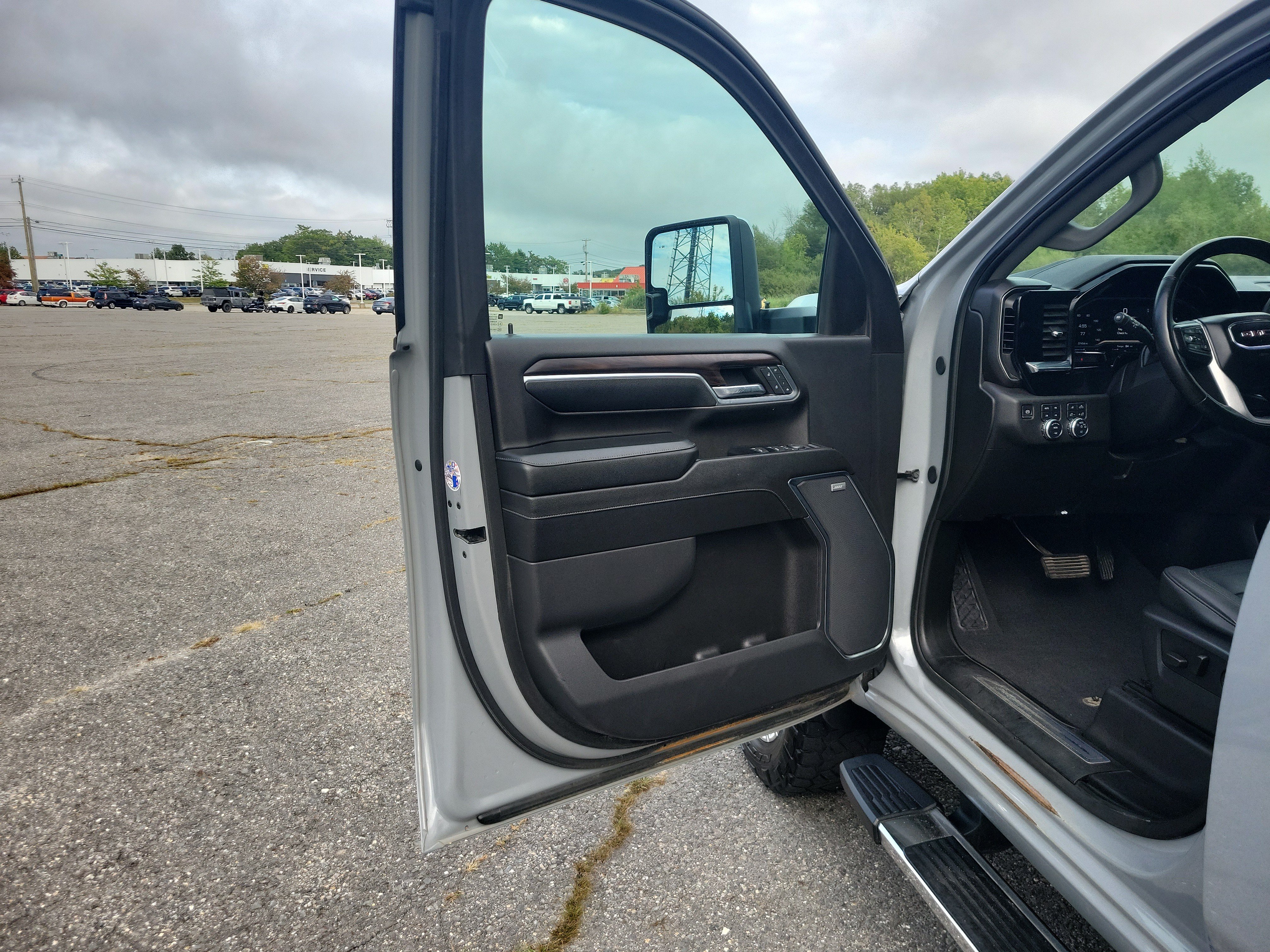 Used 2024 GMC Sierra 2500 SLT w/ SLT Premium Package AWD/4WD image 15