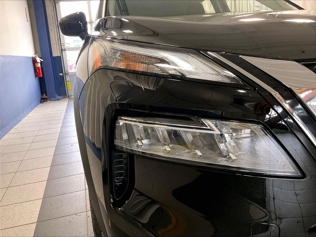 Used 2023 Nissan Rogue SV AWD/4WD image 33