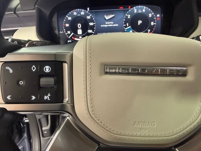 Used 2025 Land Rover Discovery Metropolitan Edition AWD/4WD image 18