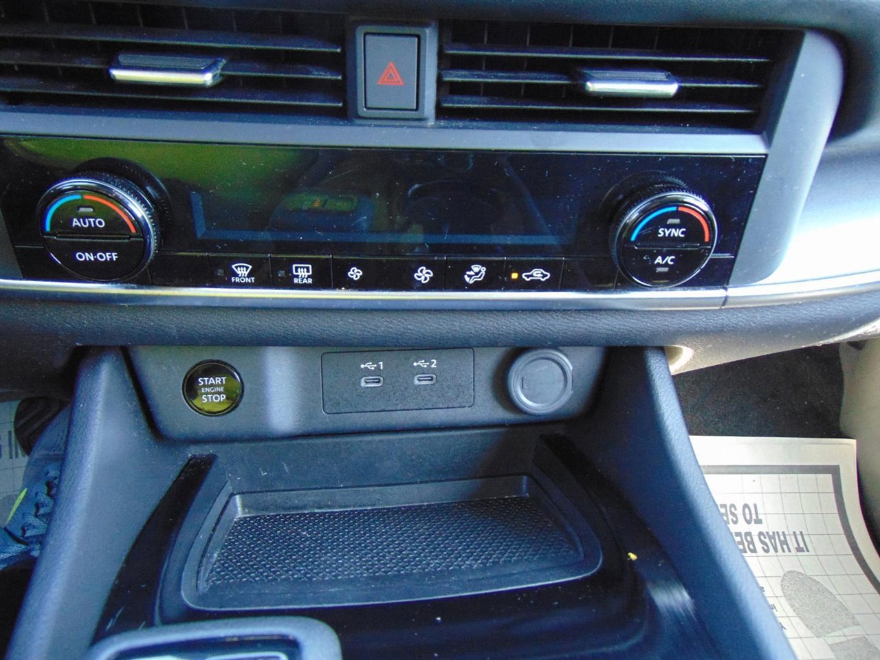 Used 2024 Nissan Rogue SV image 31