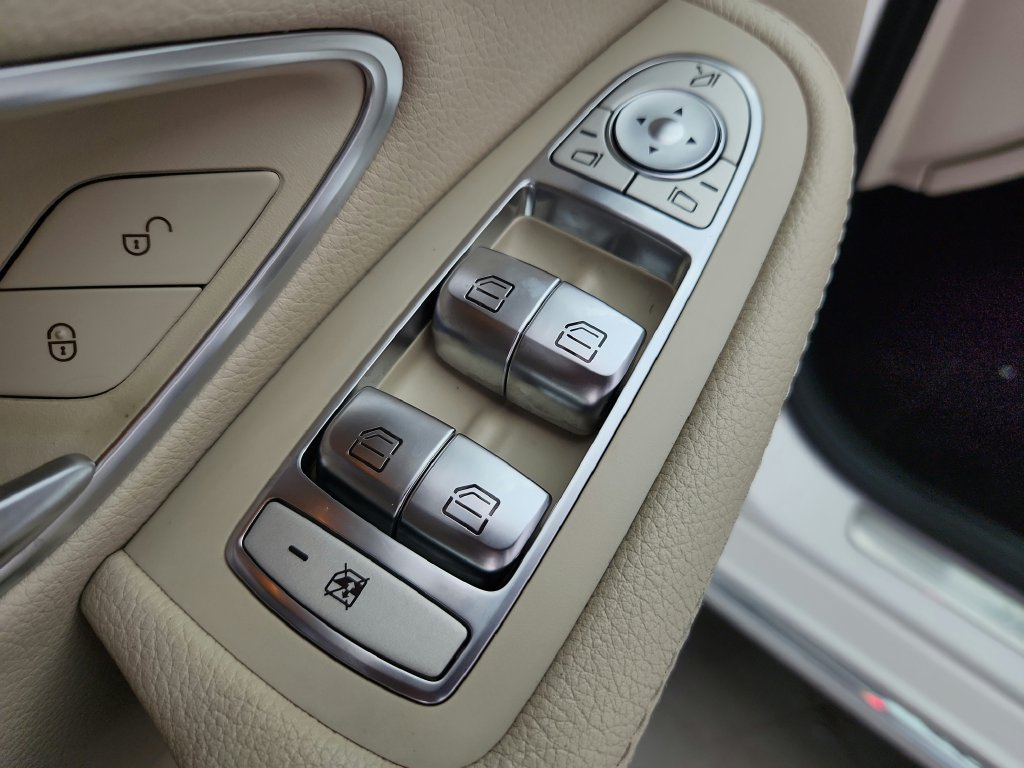 Used 2019 Mercedes-Benz C 300 4MATIC Sedan image 21