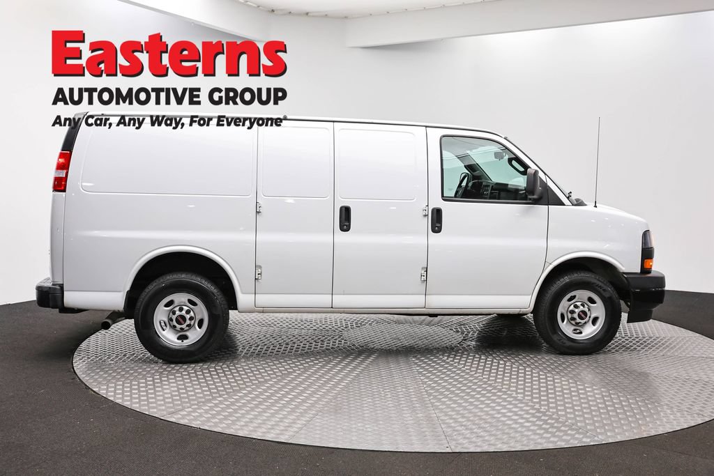 Used 2020 GMC Savana 3500 w/ Driver Convenience Package RWD image 4