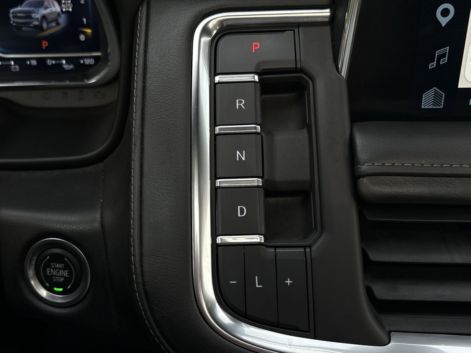 Used 2022 Chevrolet Tahoe Z71 w/ Luxury Package AWD/4WD image 31