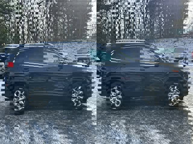 Used 2016 Jeep Cherokee Limited image 3