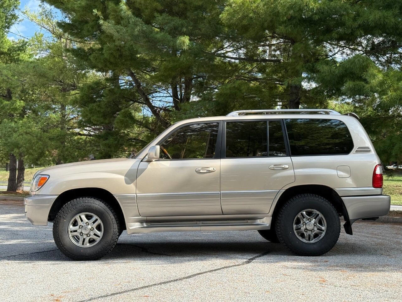 Used 2001 Lexus LX 470 4WD image 3