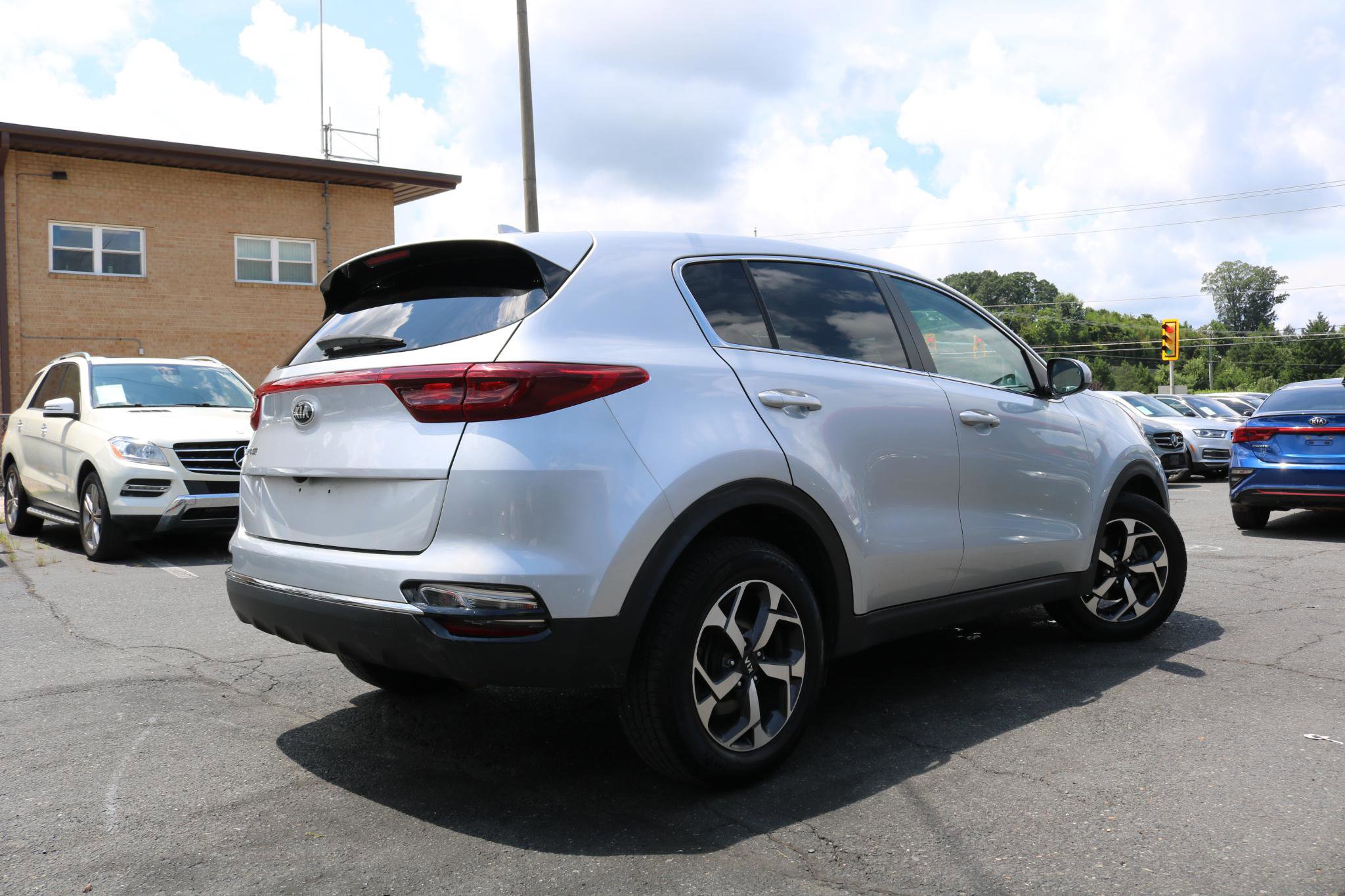 Used 2020 Kia Sportage LX FWD image 2