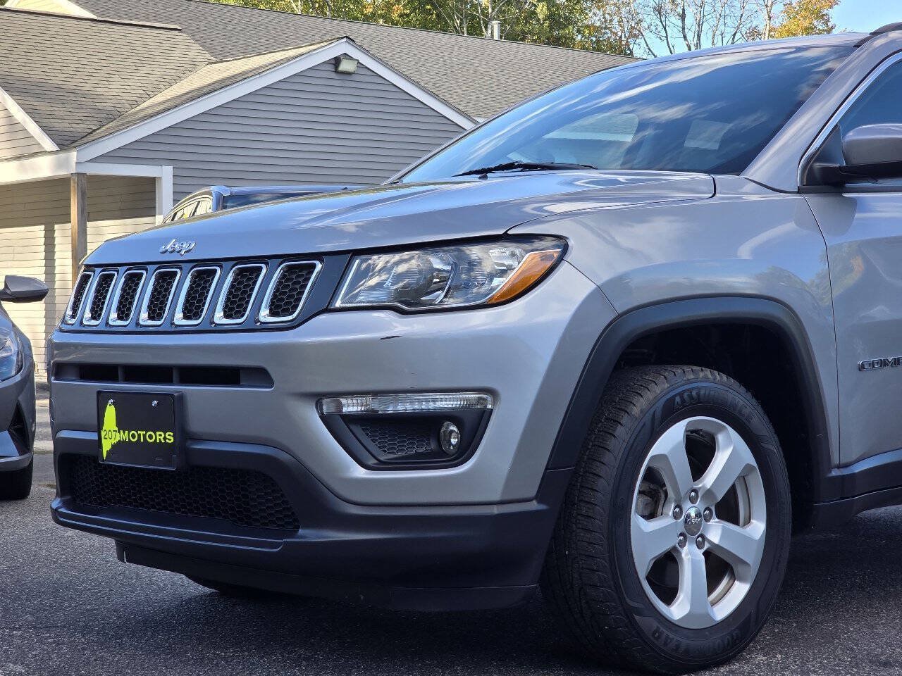 Used 2018 Jeep Compass Latitude w/ Cold Weather Group AWD/4WD image 8