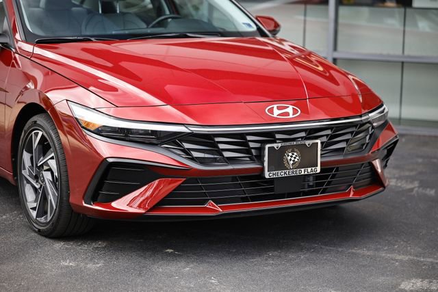 Certified 2025 Hyundai Elantra Limited FWD image 2