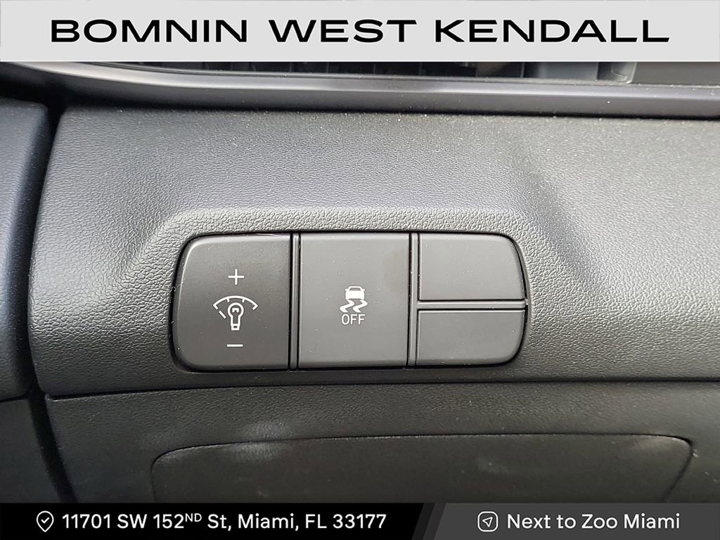 Used 2025 Hyundai Elantra Sport image 23