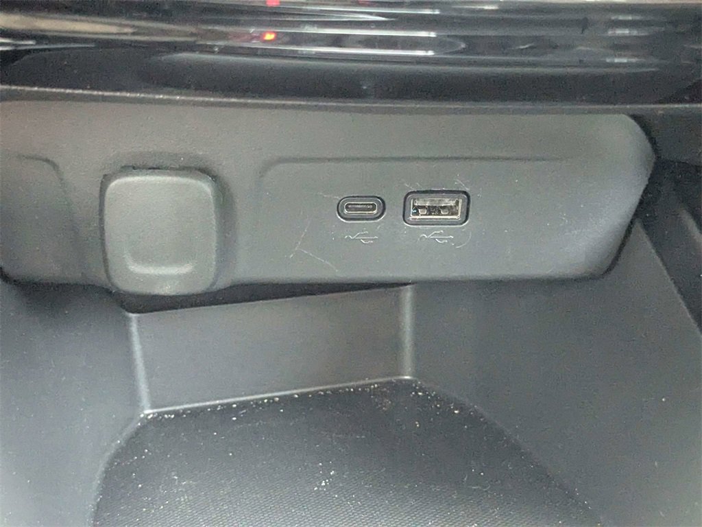 Used 2025 Chevrolet Trax LT w/ LT Convenience Package image 24