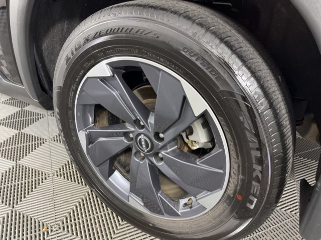 Used 2025 Nissan Rogue SV FWD image 14