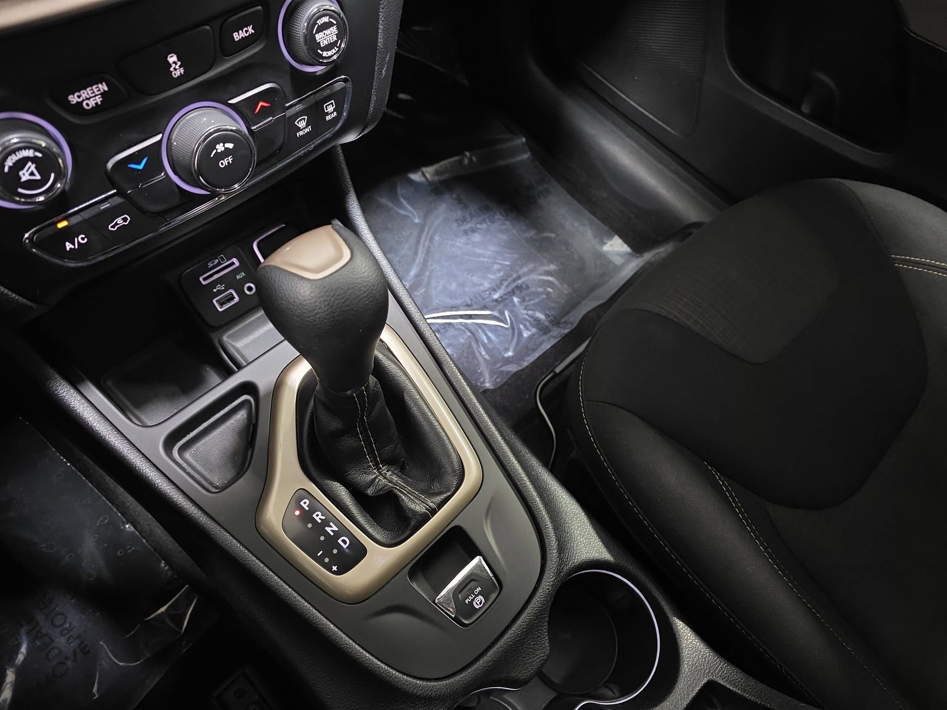 Used 2017 Jeep Cherokee Latitude w/ Cold Weather Group image 24