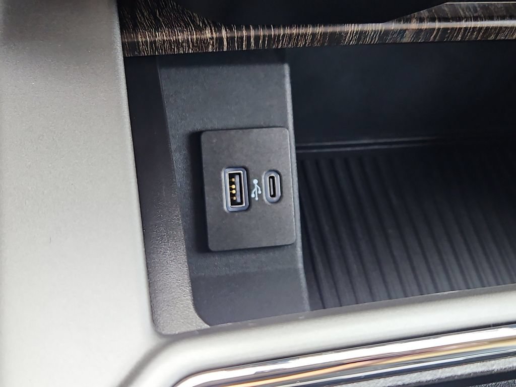 Used 2021 Ford F250 Lariat w/ Chrome Package AWD/4WD image 19