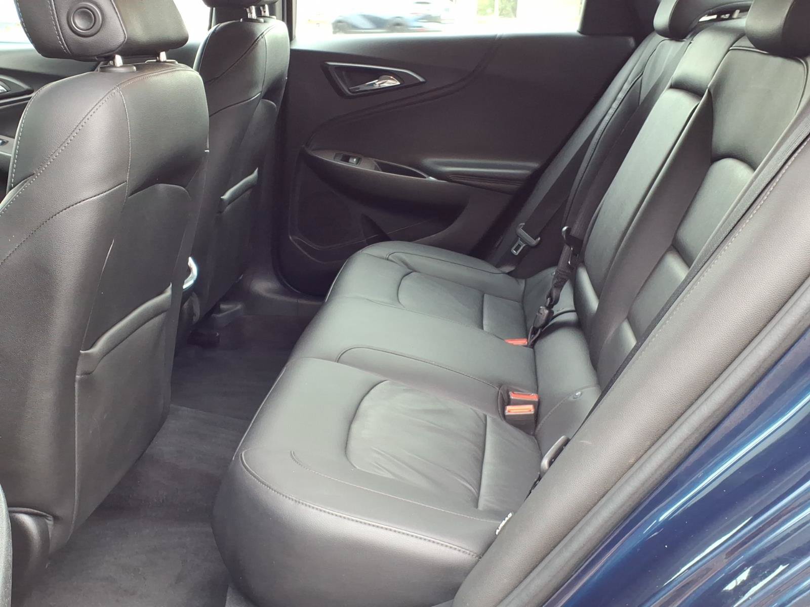Used 2019 Chevrolet Malibu LT w/ Leather Package FWD image 6
