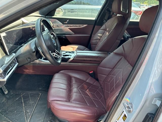 Used 2023 BMW i7 xDrive60 AWD/4WD image 3