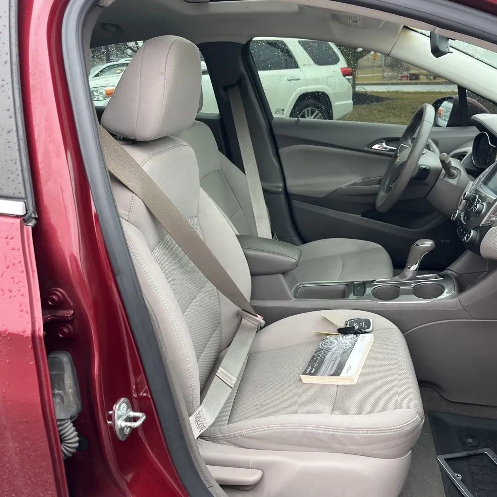 Used 2016 Chevrolet Cruze LT w/ Sun And Sound Package image 5