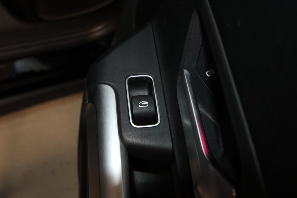Used 2022 Mercedes-Benz GLB 250 4MATIC image 27