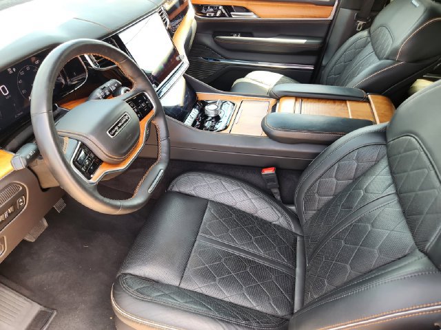 Used 2024 Jeep Grand Wagoneer L Series III AWD/4WD image 12